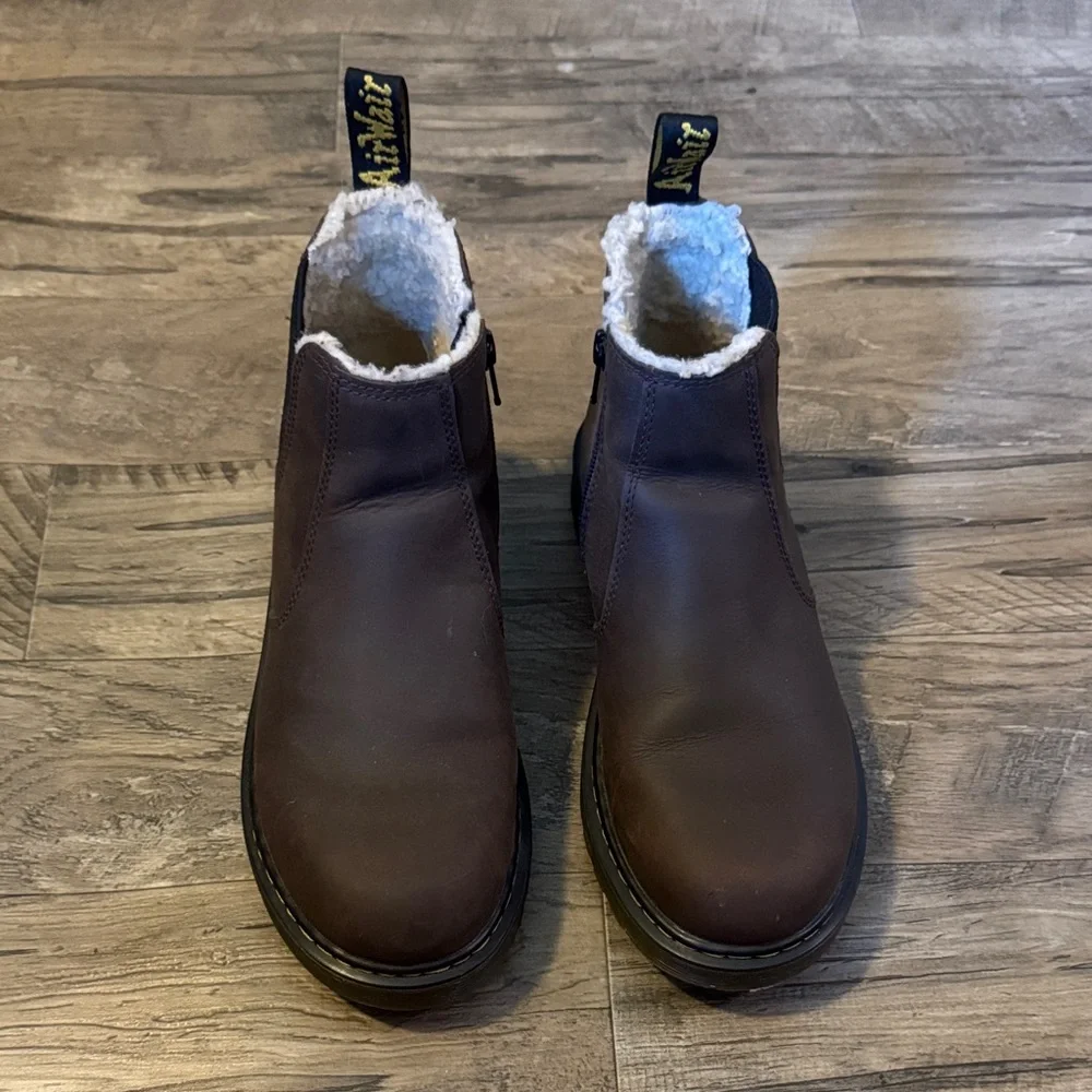 Dr. Martens - Womens Brown Boots with Sherpa Lining - Size 7